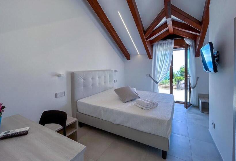 اتاق لوکس با چشم‌انداز دریا, Casa Milly