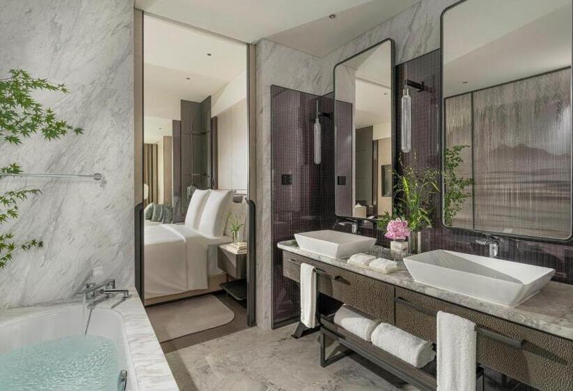 Номер Стандарт Вид на Канал, Four Seasons Hotel Hangzhou At Hangzhou Centre