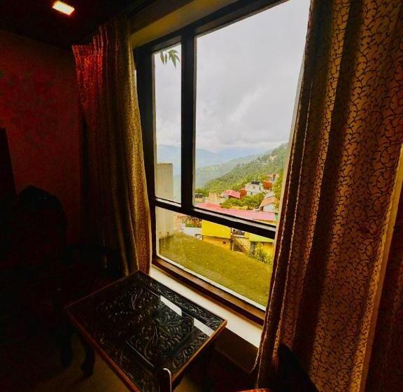 디럭스 룸, Dwaper Palace Near Mall Road With Parking