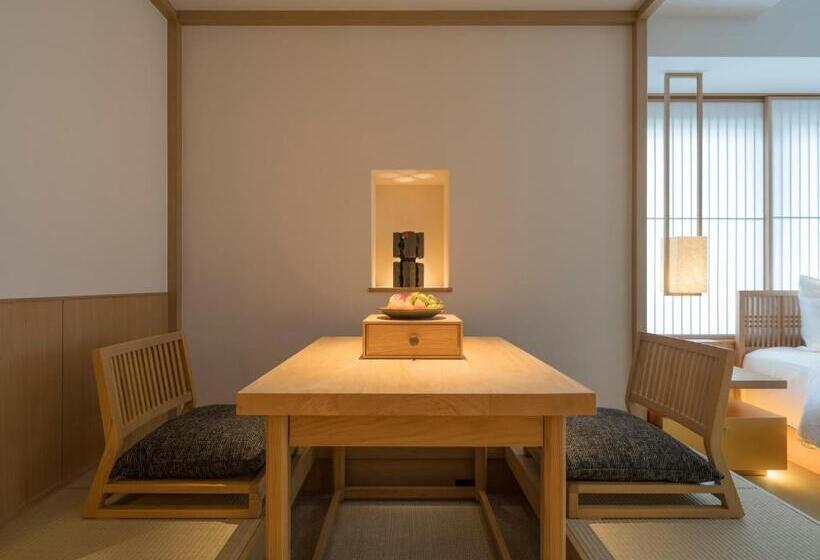 디럭스 룸 킹사이즈 침대, Banyan Tree Higashiyama Kyoto