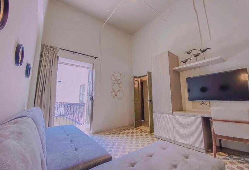 اتاق خانوادگی, Casa Sta Ines