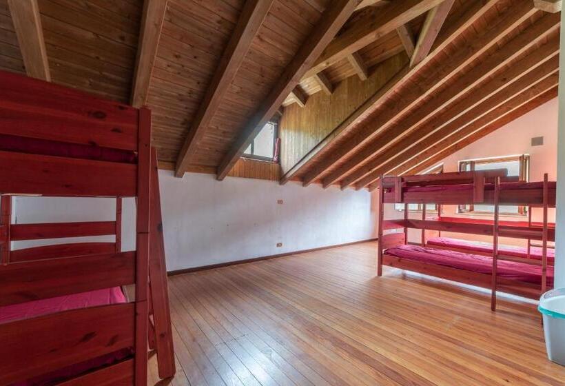 سرير فى غرفة مشتركه, Rifugio Parpinasca