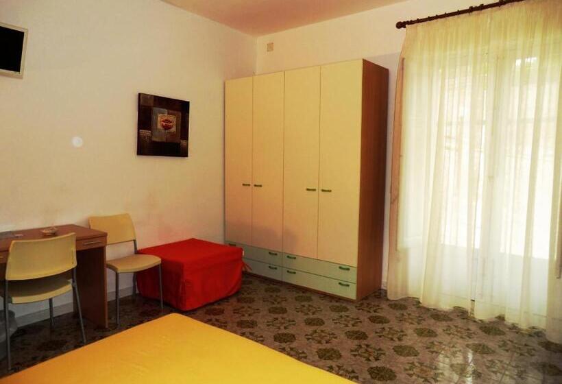 اتاق استاندارد سه تخته با چشم‌انداز باغ, B&b Oasi