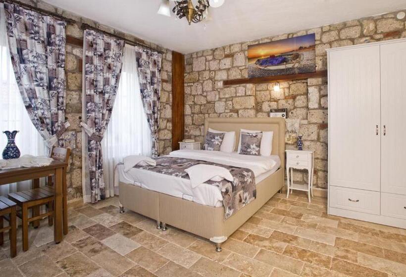 Quarto Triplo Deluxe, İncekara