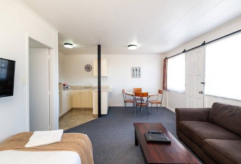 Апартаменты 1 Спальня, Chevron Motel