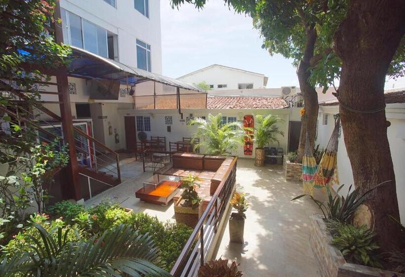 스탠다드 스튜디오, Ucla Center
