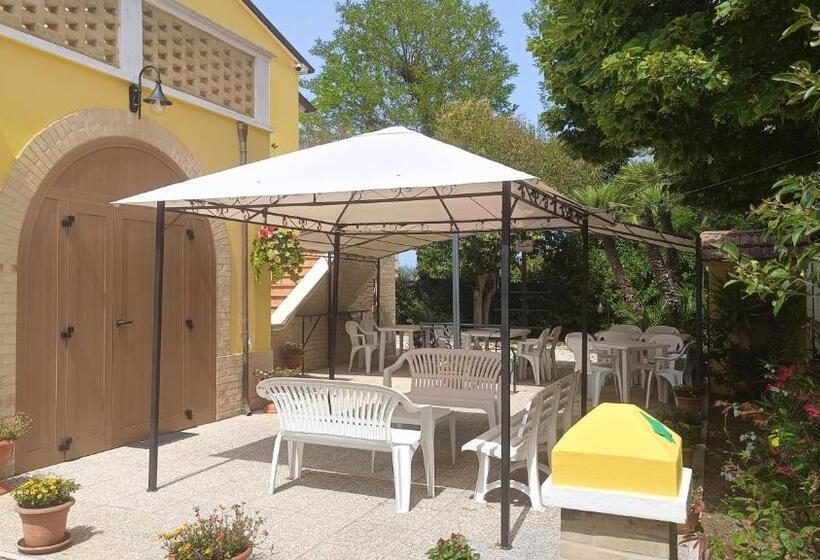 غرفة قياسية, Edera Rooms