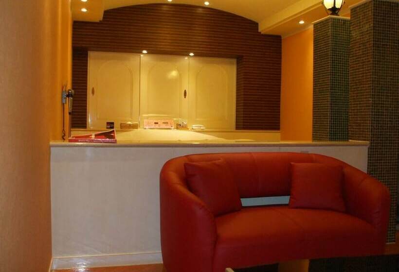 Quarto Estandar, Large   Adults Only