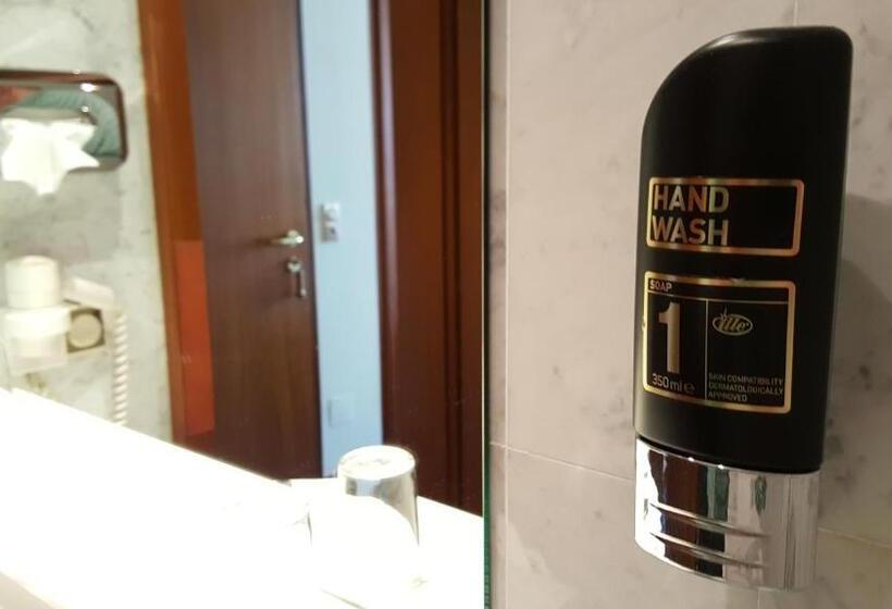 חדר סטנדרט, Paul S