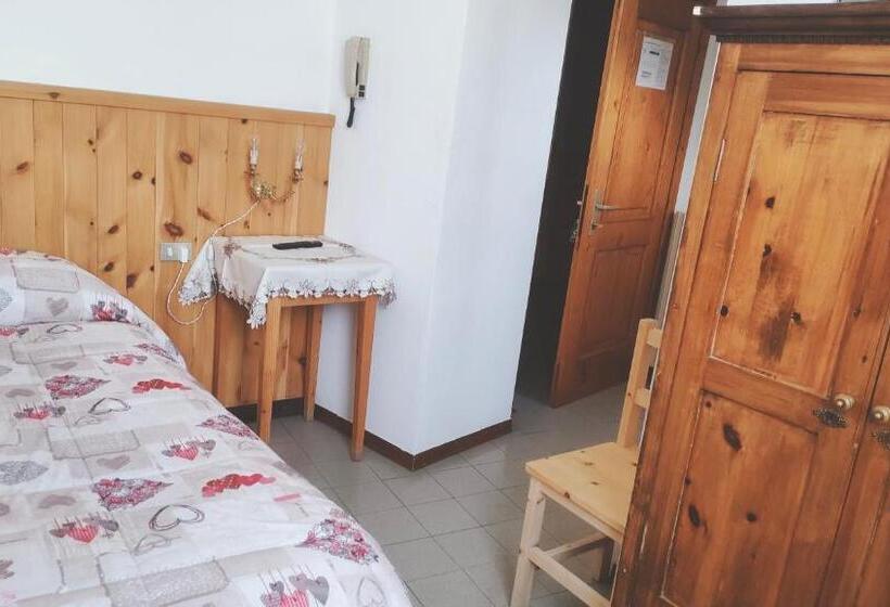 غرفة قياسية فردية, Camere Vecchio Borgo