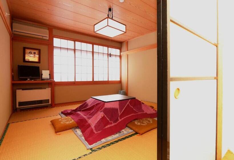 标准三人间共用浴室, Minshuku Kojima