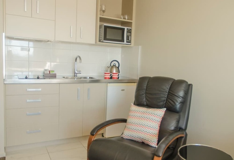 이그제큐티브 스튜디오, Coastal Ridge Apartments