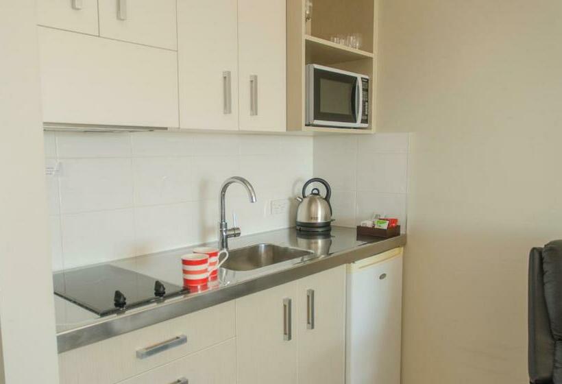 이그제큐티브 스튜디오, Coastal Ridge Apartments