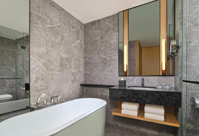 Номер Deluxe Кровать Кинг, Sheraton Kuching