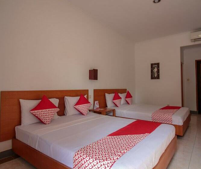 Номер Deluxe, Reddoorz Plus At Hotel Sofia Pangandaran