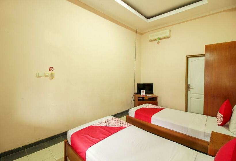 Номер Стандарт, Reddoorz Plus At Hotel Sofia Pangandaran