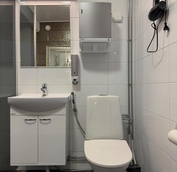 Quarto Standard Casa de Banho Partilhada, The Rooms Airport   20rooms