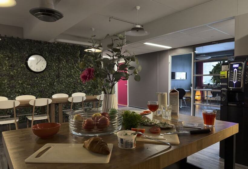 Quarto Standard Casa de Banho Partilhada, The Rooms Airport   20rooms