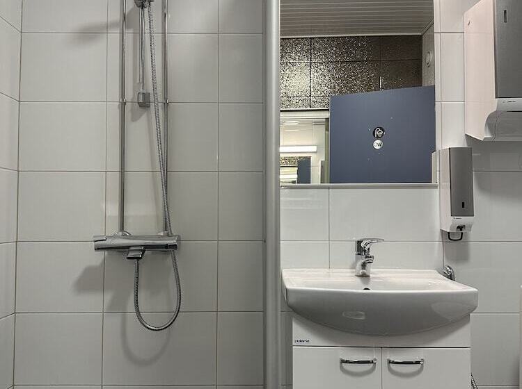 Quarto Standard Casa de Banho Partilhada, The Rooms Airport   20rooms