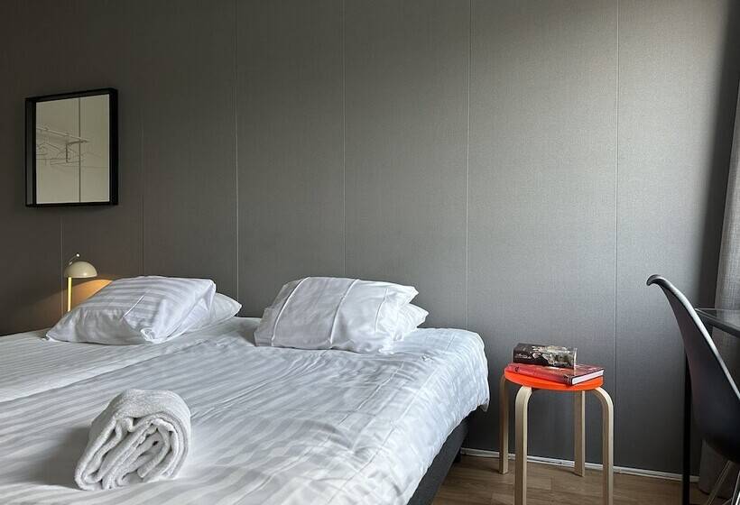 Quarto Standard Casa de Banho Partilhada, The Rooms Airport   20rooms