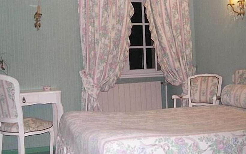 Номер Стандарт, Hôtel Le Prieuré
