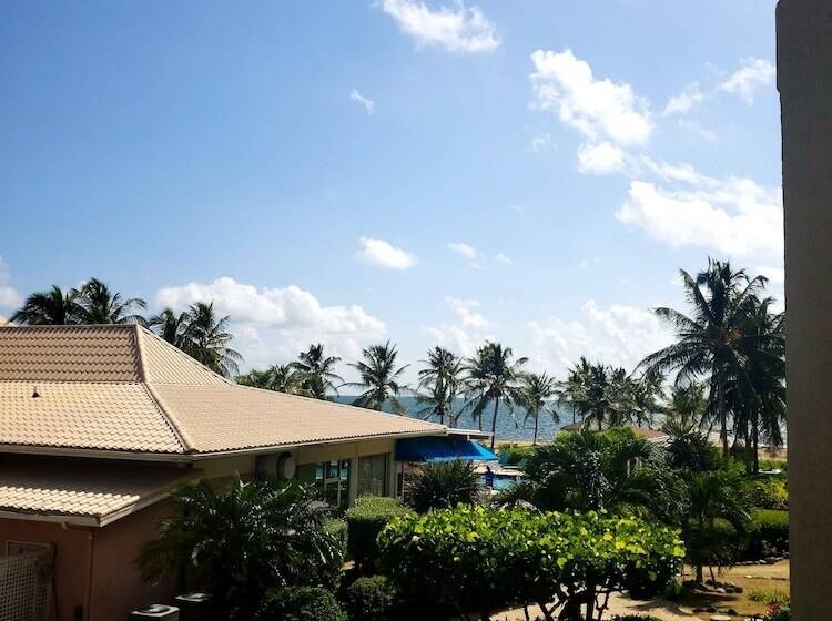 سوئیت با تخت بزرگ, The Grand Caymanian Resort