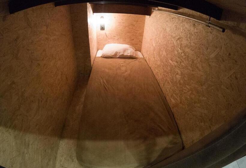חדר סופריור יחיד, Eco Box Hostel