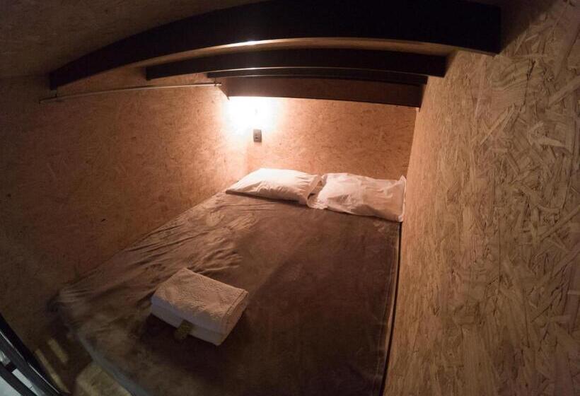 Стандартный Номер Нижний Этаж, Eco Box Hostel