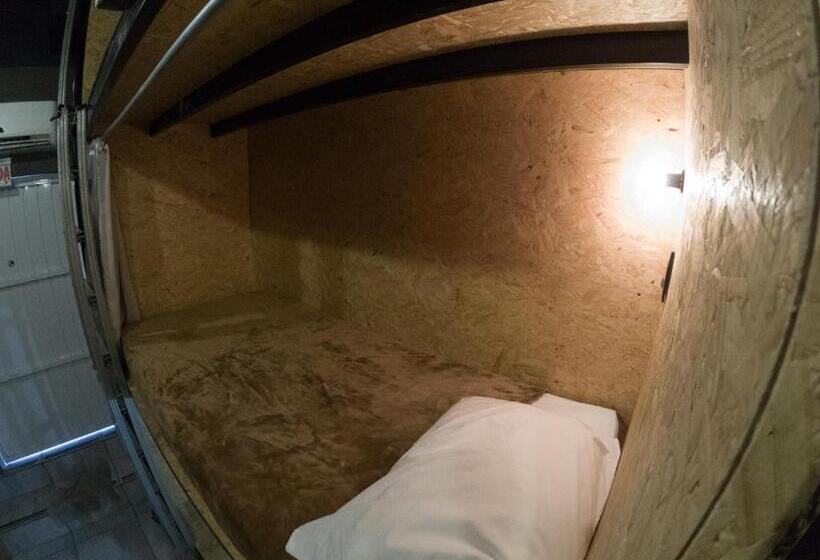 חדר סופריור יחיד, Eco Box Hostel