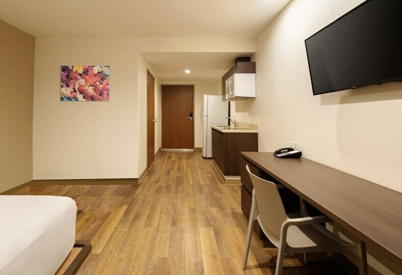 スイート, Extended Suites Tijuana Macroplaza