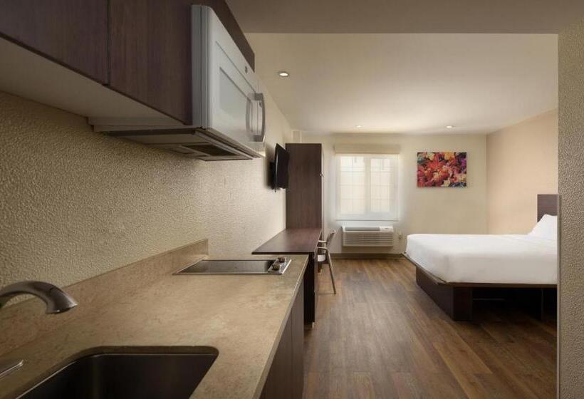 スイート, Extended Suites Tijuana Macroplaza