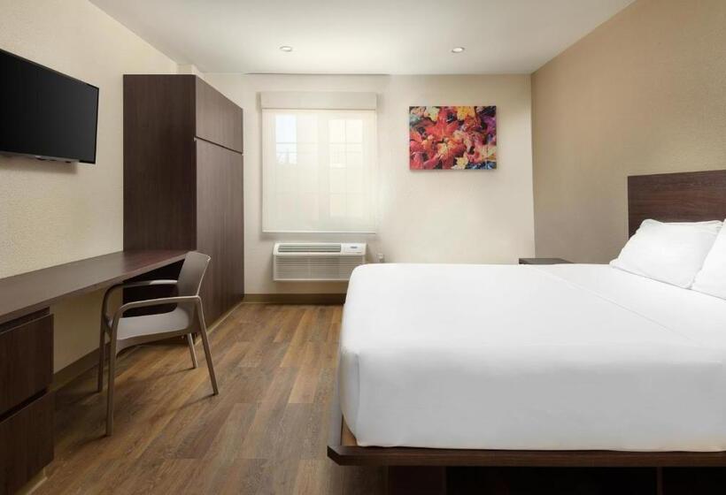 スイート, Extended Suites Tijuana Macroplaza