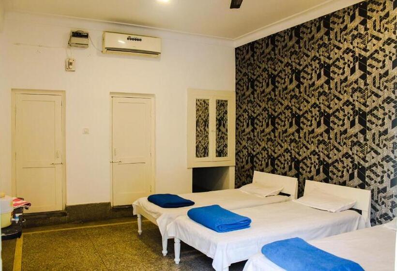 اتاق استاندارد سه نفره, Anand Palace