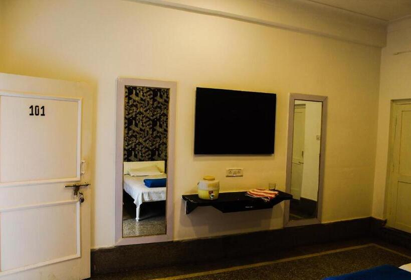 اتاق استاندارد سه نفره, Anand Palace
