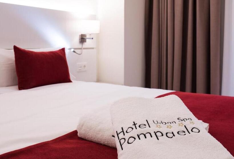 Номер Стандарт Индивидуальный с Балконом, Pompaelo Plaza Del Ayuntamiento & Spa