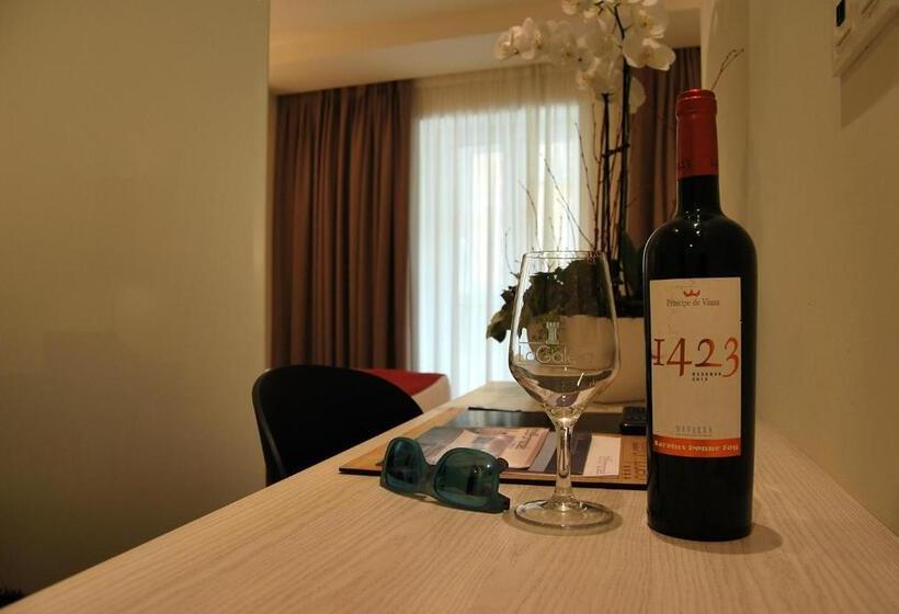 Номер Deluxe с Балконом, Pompaelo Plaza Del Ayuntamiento & Spa
