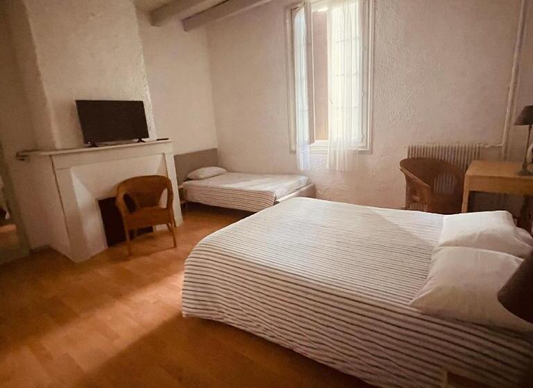 스탠다드 트리플 룸, Hôtel Et Restaurant Traditionnel L  Escalandes