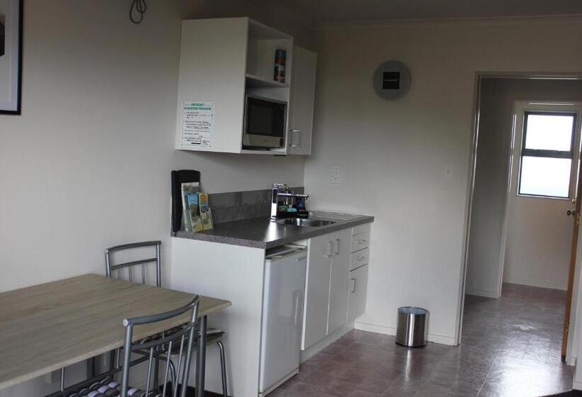 Семейный Номер, Kiwi Court Motel