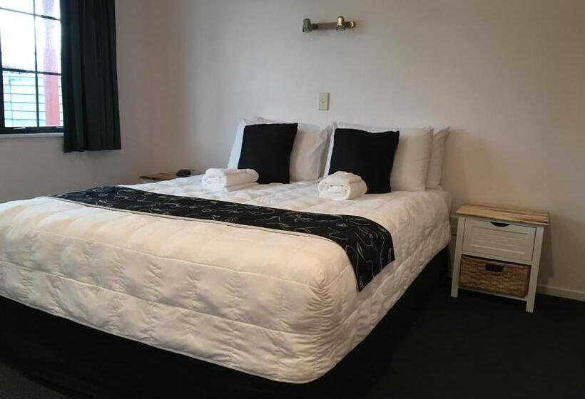Семейный Номер, Kiwi Court Motel