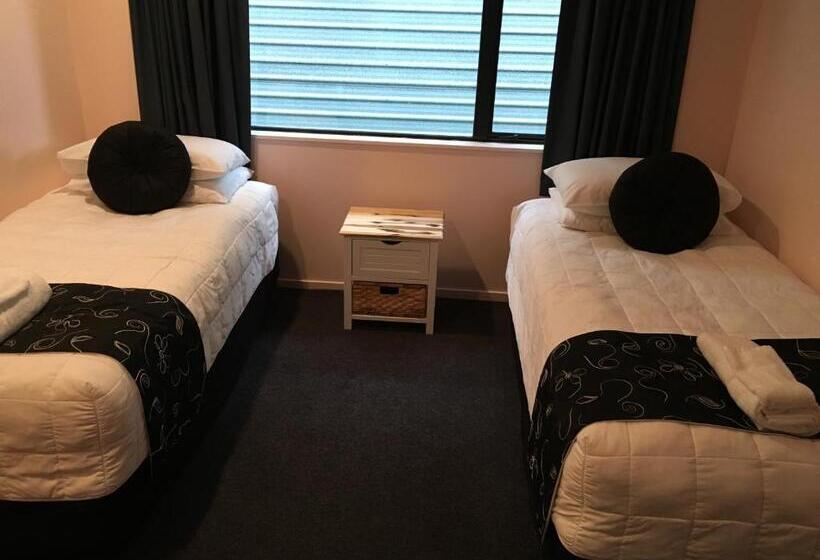 Семейный Номер, Kiwi Court Motel