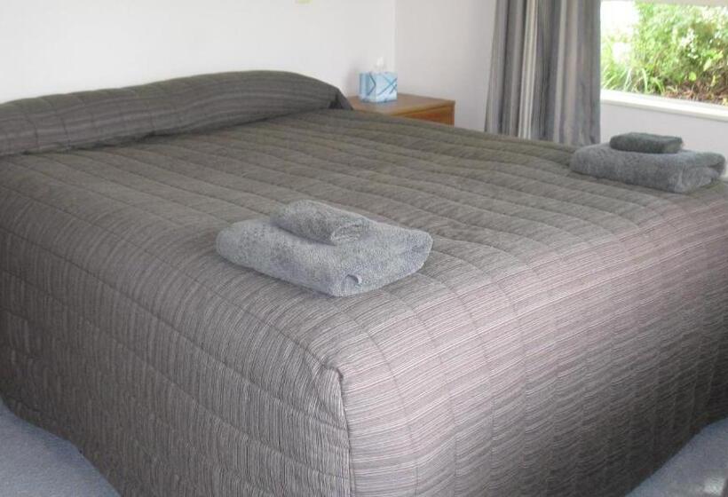 Апартаменты 2 Спальни, Karamea River Motels