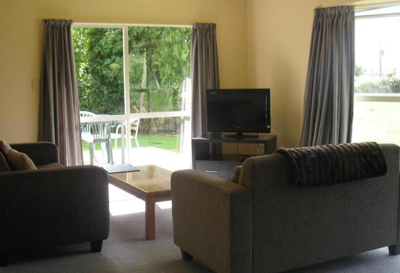 Апартаменты 2 Спальни, Karamea River Motels