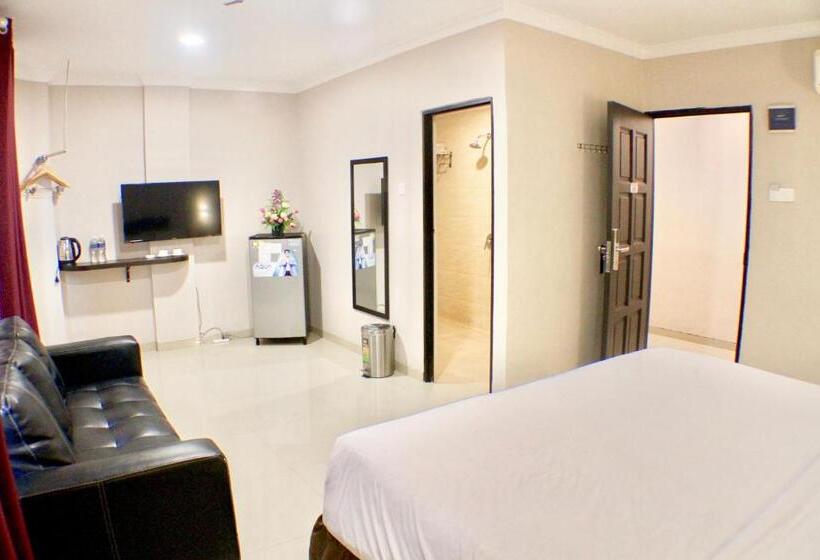اتاق لوکس با تخت بزرگ, Barelang Hotel Nagoya Batam
