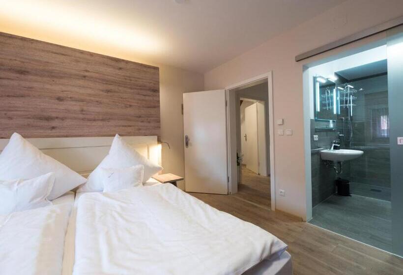 Quarto Estandar Cama King, Weinbar Fahr Away