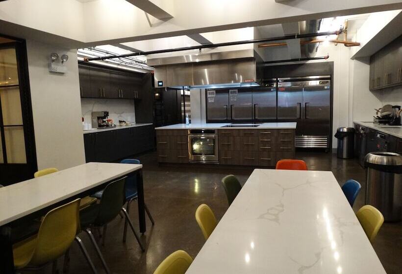 Quarto Quádruplo Standard, The Chicago Hotel Collection River North