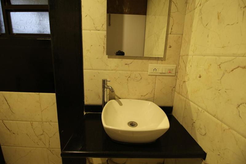 Номер Стандарт без Кондиционера, Sham Suman, Kolhapur  Opposite To Mahalaxmi Temple