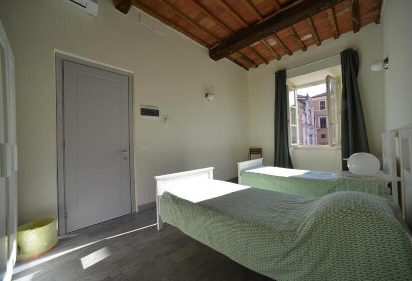 اتاق استاندارد با سرویس بهداشتی مشترک, Ostello Palazzo Nizza