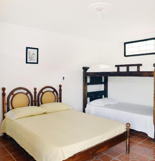 4인용 스탠다드 룸, Hostal Dumbira
