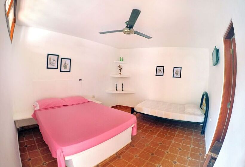 스탠다드 트리플 룸, Hostal Dumbira