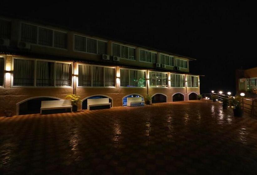 Классический Номер, The Grand Legacy Resort & Spa   Tgl   Pure Vegetarian Mahabaleshwar